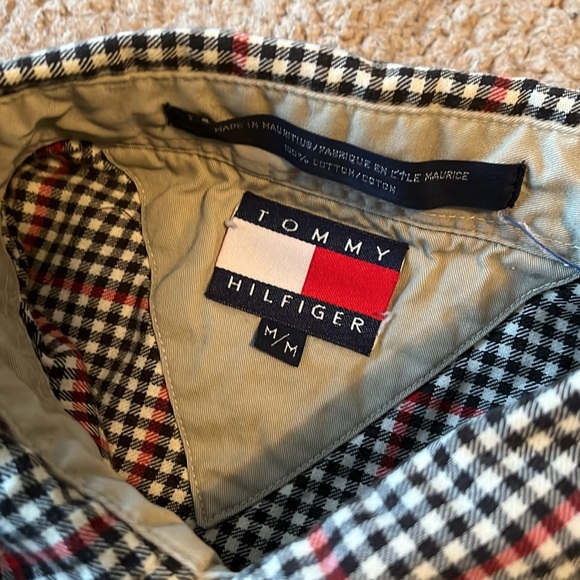 Tommy Hilfiger size medium - Picture 2 of 6